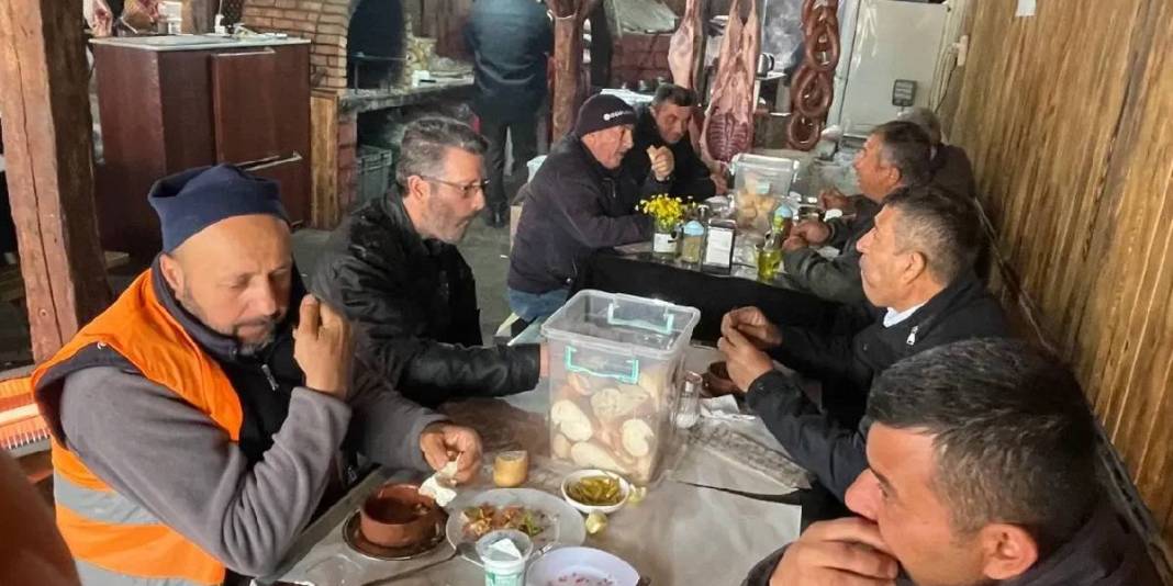 Sadece Cuma günleri pişiyor, 400 yıldır gelenek sürüyor! Bu tat başka yerde bulunmuyor: 1 kere bile yemek için akın ediliyor 3